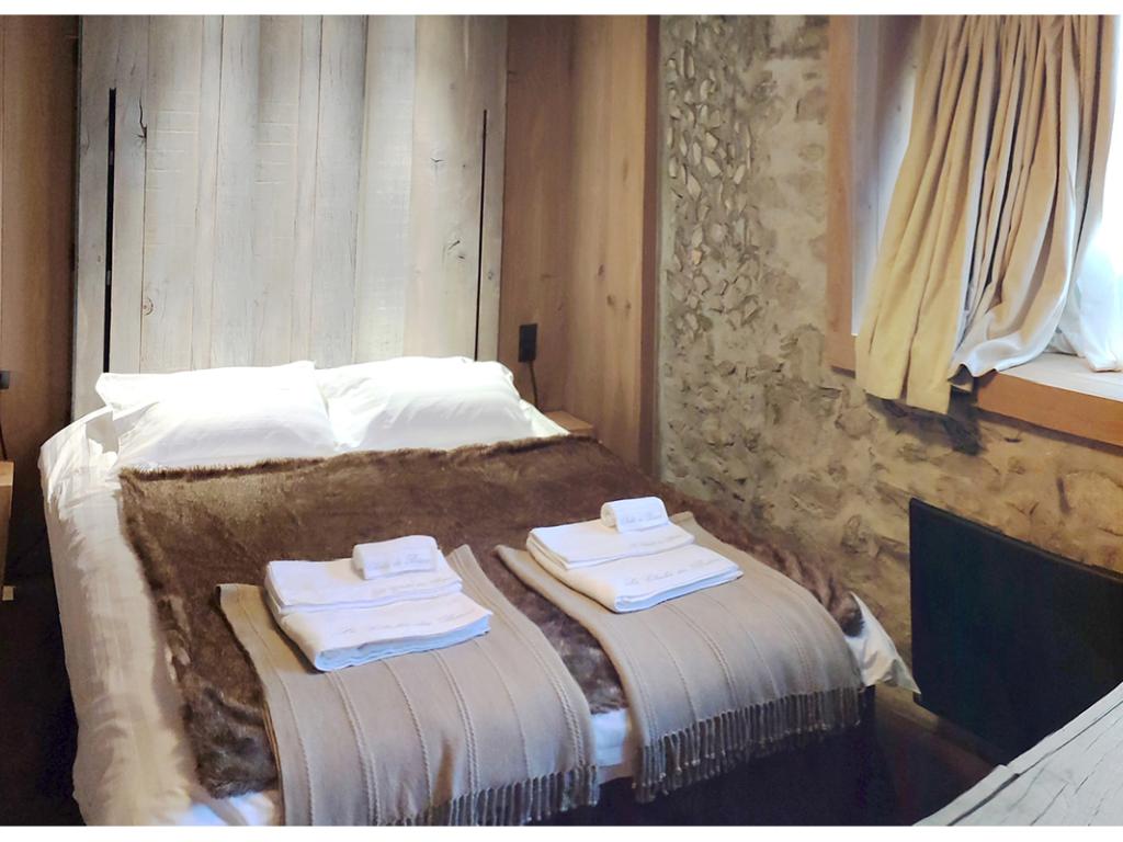 Le Chalet des Boisses, Ski aux pieds -Tignes 1800 -  10/14 personnes - 4 étoiles,  5ch, 5 pièces d'eau,  jacuzzi, hammam, coin feu... au bord des pistes avec vue sur le front de neige
