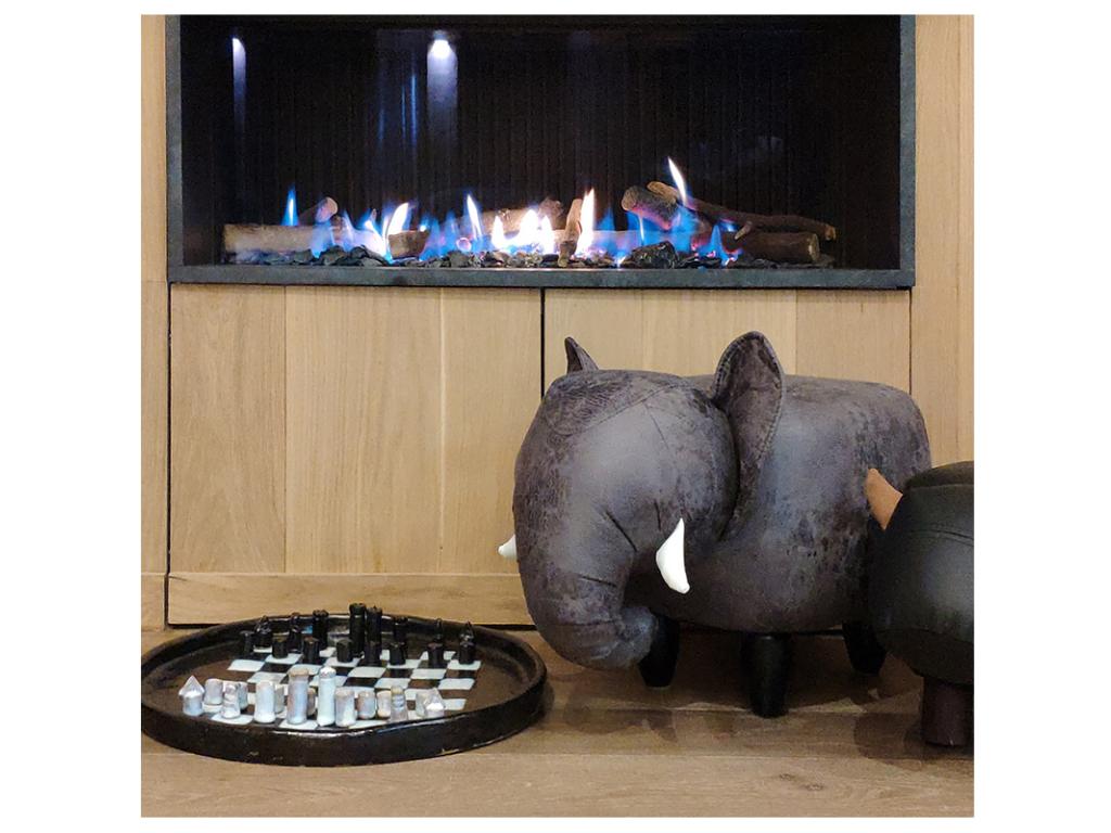 Le Chalet des Boisses, Ski aux pieds -Tignes 1800 -  10/14 personnes - 4 étoiles,  5ch, 5 pièces d'eau,  jacuzzi, hammam, coin feu... au bord des pistes avec vue sur le front de neige