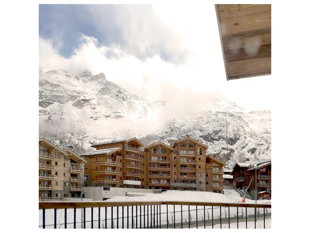 Le Chalet des Boisses, Ski aux pieds -Tignes 1800 -  10/14 personnes - 4 étoiles,  5ch, 5 pièces d'eau,  jacuzzi, hammam, coin feu... au bord des pistes avec vue sur le front de neige
