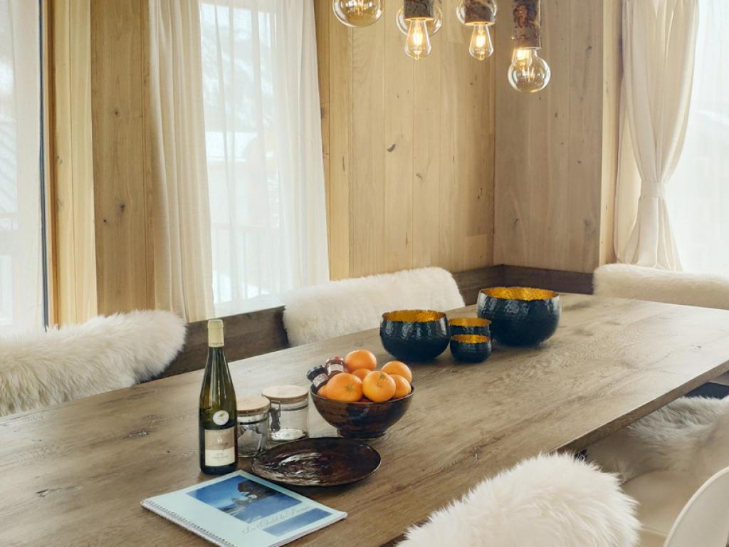 Le Chalet des Boisses, Ski aux pieds -Tignes 1800 -  10/14 personnes - 4 étoiles,  5ch, 5 pièces d'eau,  jacuzzi, hammam, coin feu... au bord des pistes avec vue sur le front de neige