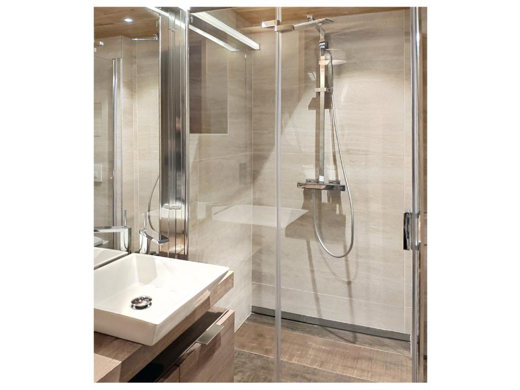Le Chalet des Boisses, Ski aux pieds -Tignes 1800 -  10/14 personnes - 4 étoiles,  5ch, 5 pièces d'eau,  jacuzzi, hammam, coin feu... au bord des pistes avec vue sur le front de neige