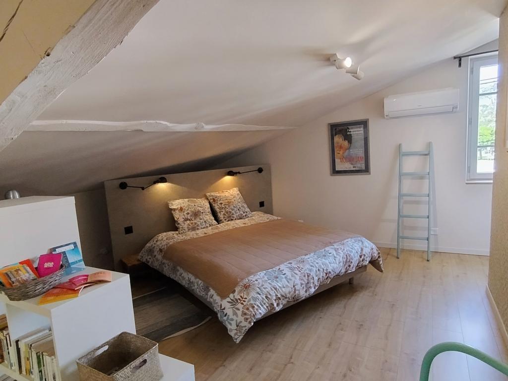16 Bis gîte-hôtel. Studio spacieux et cosy. Logement idéal pour tourisme et affaires