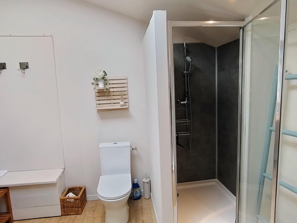 16 Bis gîte-hôtel. Studio spacieux et cosy. Logement idéal pour tourisme et affaires