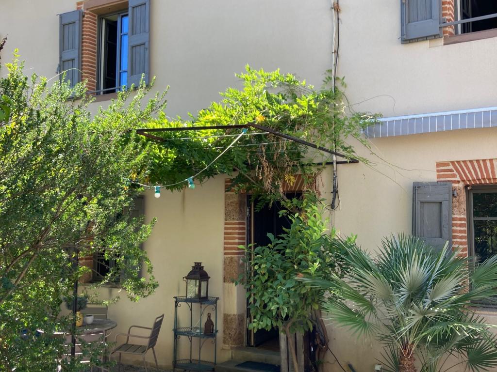 16 Bis gîte-hôtel. Studio spacieux et cosy. Logement idéal pour tourisme et affaires