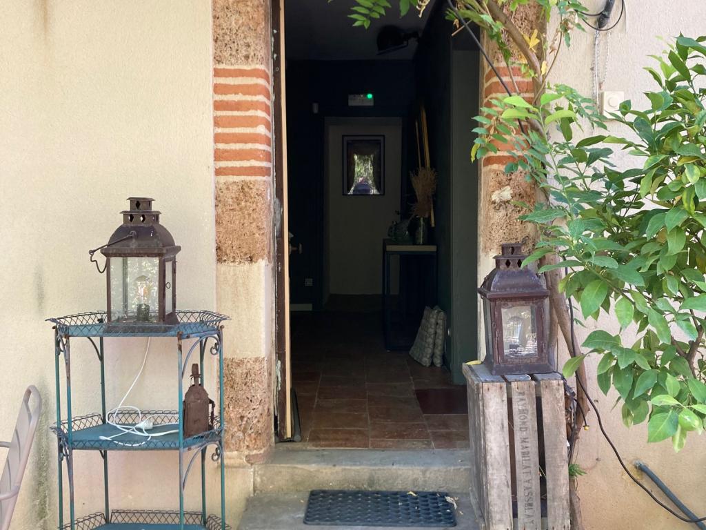 16 Bis gîte-hôtel. Studio spacieux et cosy. Logement idéal pour tourisme et affaires