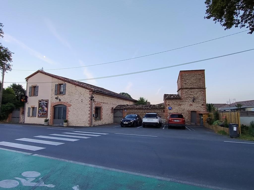 16 Bis gîte-hôtel. Studio spacieux et cosy. Logement idéal pour tourisme et affaires