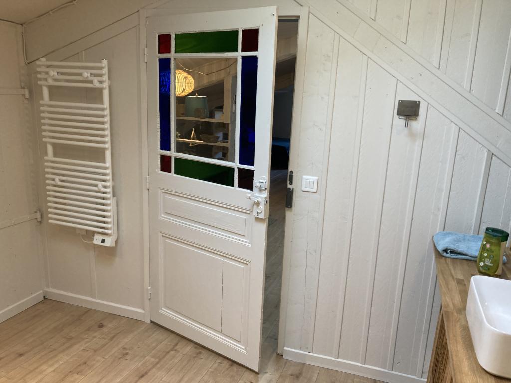 16 Bis gîte-hôtel. Studio spacieux et cosy. Logement idéal pour tourisme et affaires