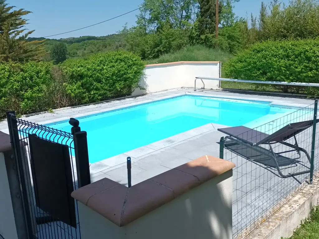 Gîte 2 personnes, vue Pyrénées, pleine nature, piscine