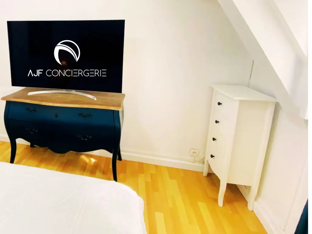 Cocon cosy avec velux à 2 pas de la mer avec garage sécurisé