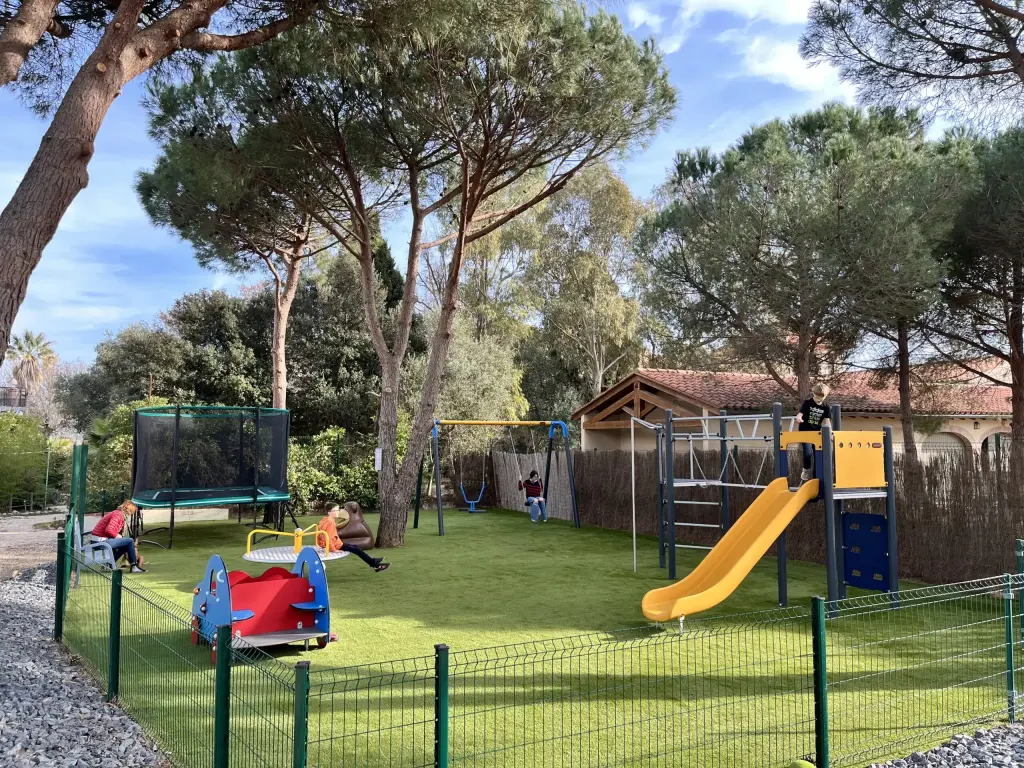 Gite indépendant dans village de vacances - 5 personnes