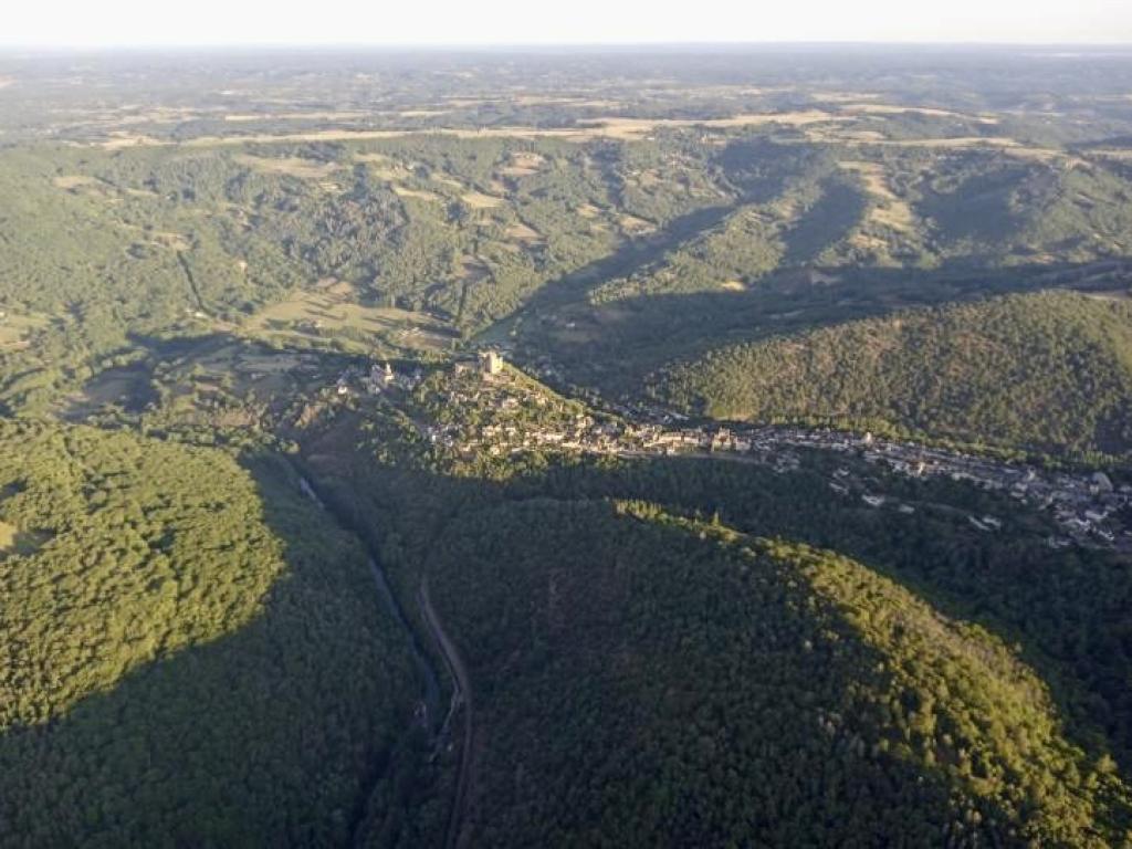 Lieu-dit Peyro Traxo,  Gîte entouré d'une belle nature Aveyronnaise ou le silence y est roi
