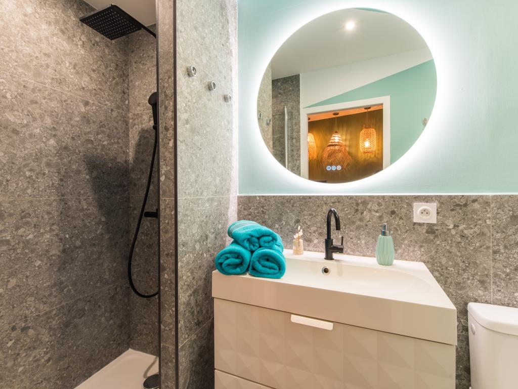 Bel appartement T2 meublé - rénové à thème - la Bohème