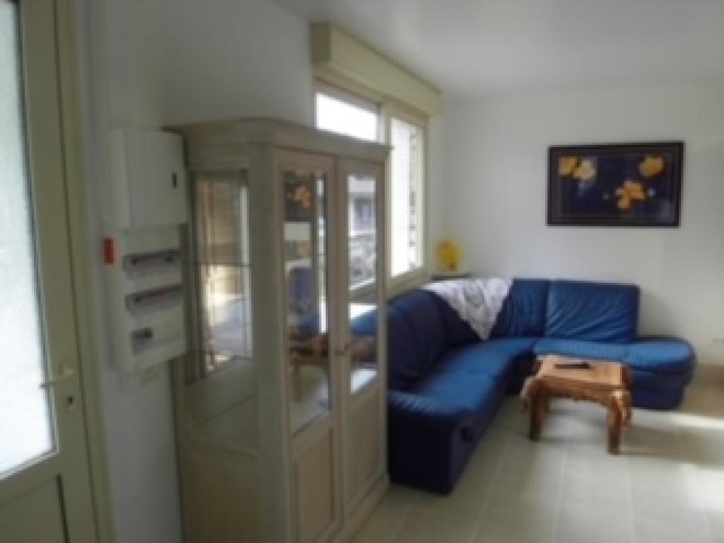 VILLA LES DES  F3****  1/2 étage  Ascenseurs ou escalier