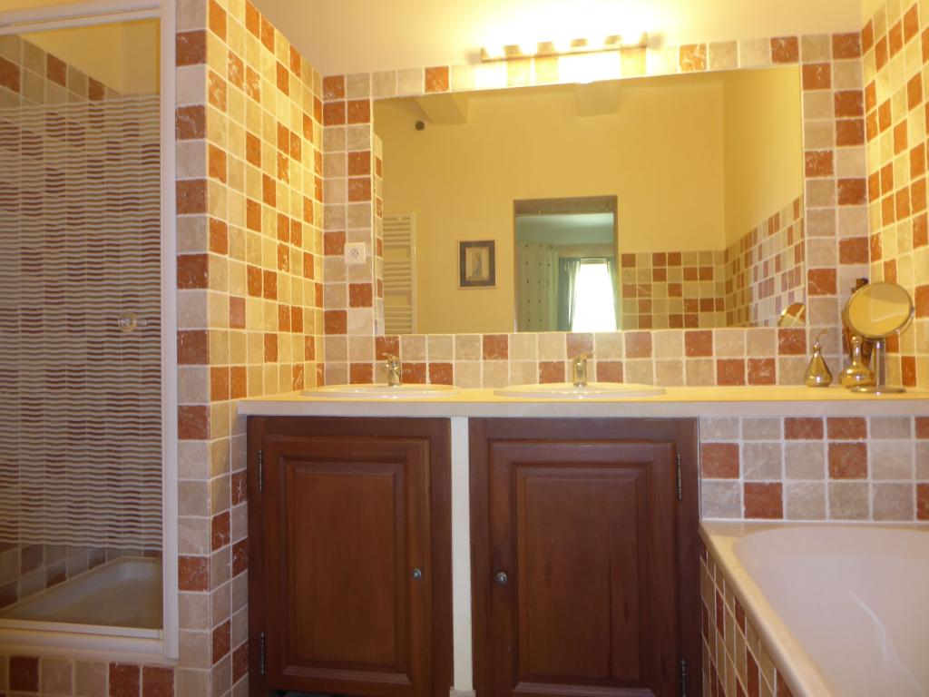 Gîte pour 8 dans vieux mas avec piscine et jardin près d'Uzès dans petit village calme