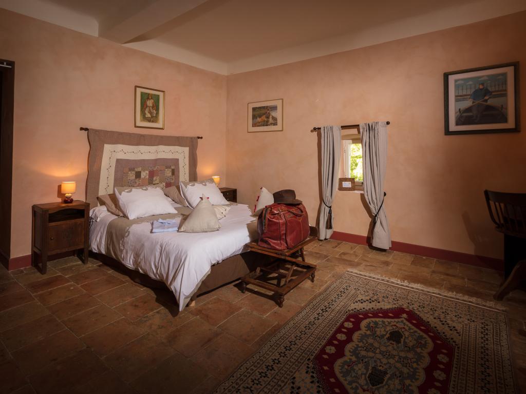 Gîte pour 8 dans vieux mas avec piscine et jardin près d'Uzès dans petit village calme