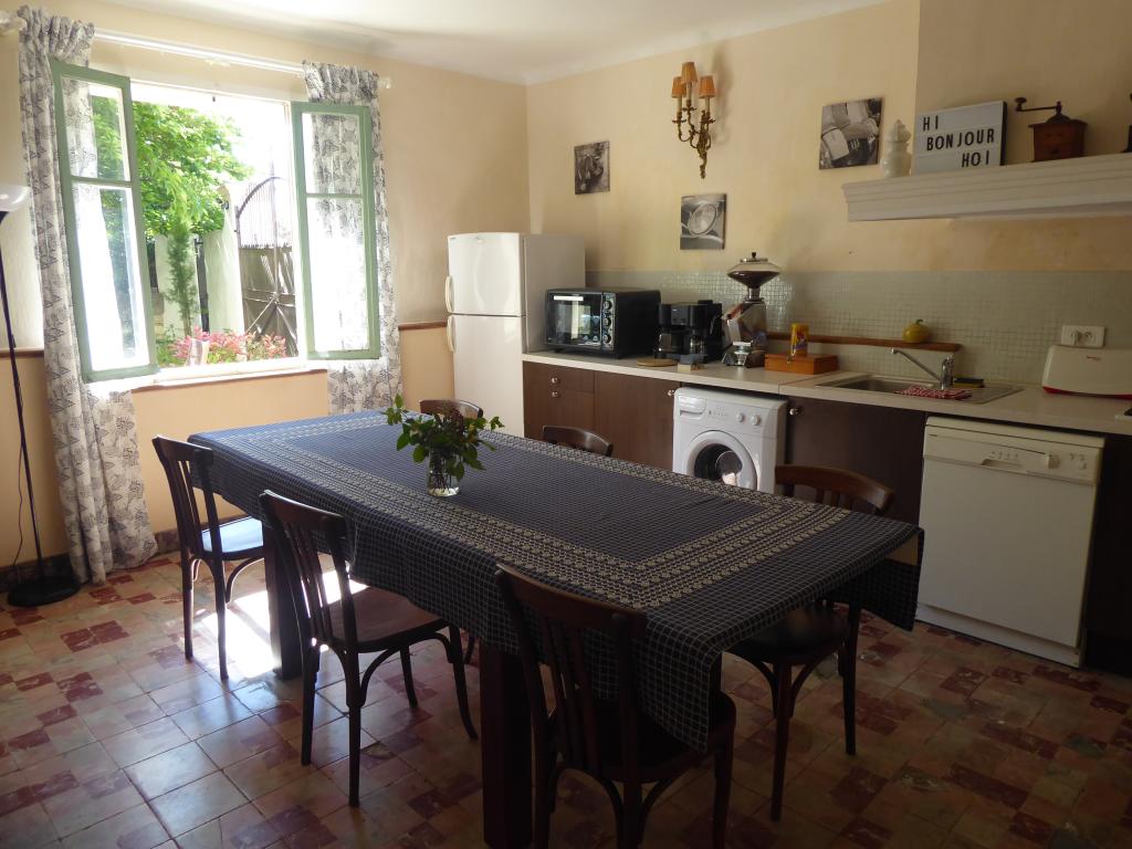Gîte pour 8 dans vieux mas avec piscine et jardin près d'Uzès dans petit village calme