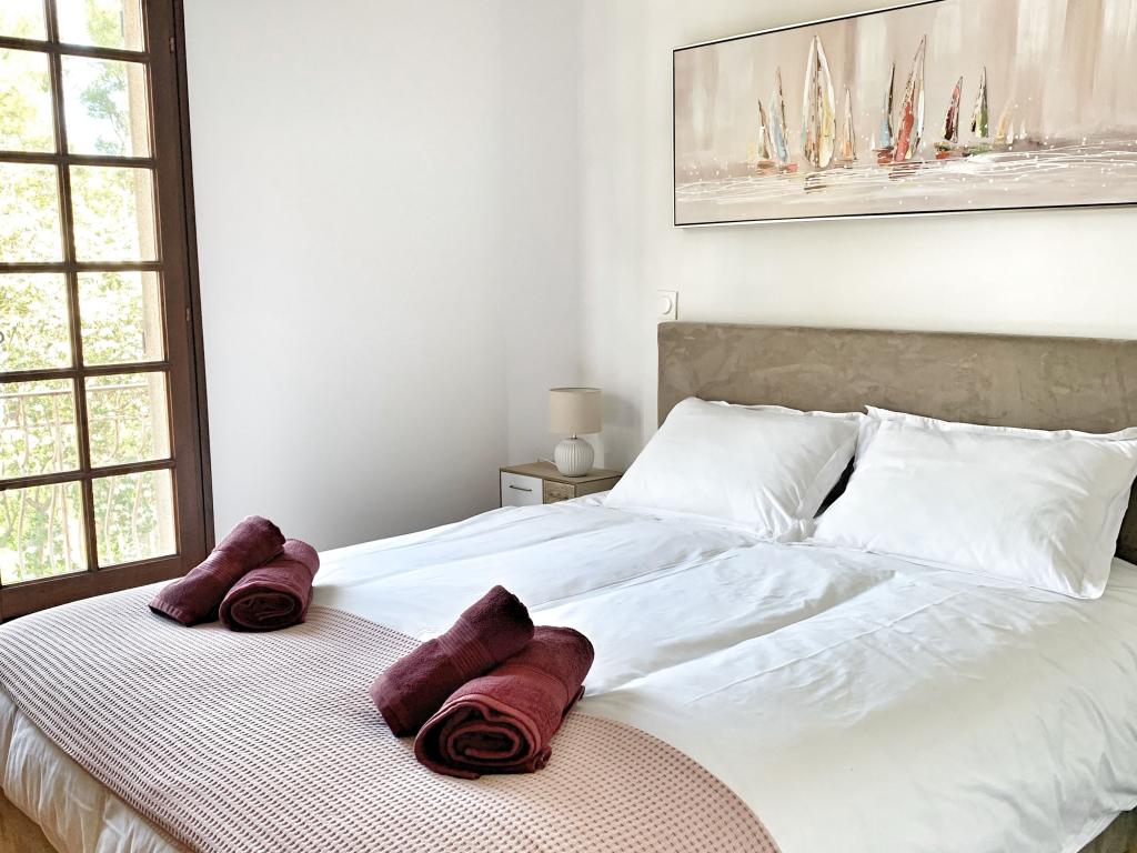 Villa familiale entièrement rénovée, sous les pins à 800m de la mer