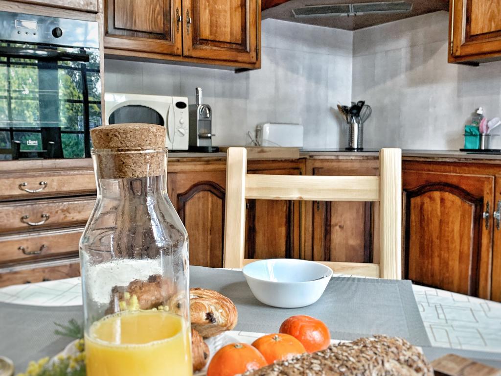 Villa familiale entièrement rénovée, sous les pins à 800m de la mer