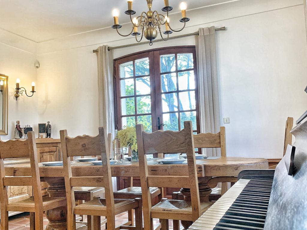 Villa familiale entièrement rénovée, sous les pins à 800m de la mer