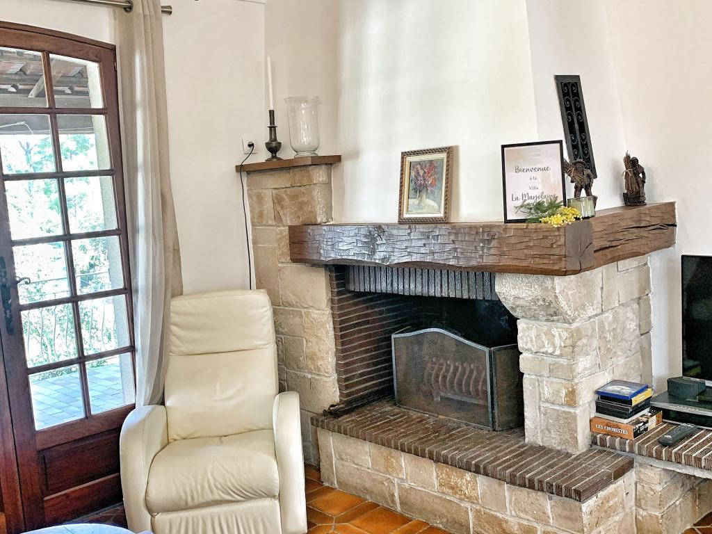 Villa familiale entièrement rénovée, sous les pins à 800m de la mer