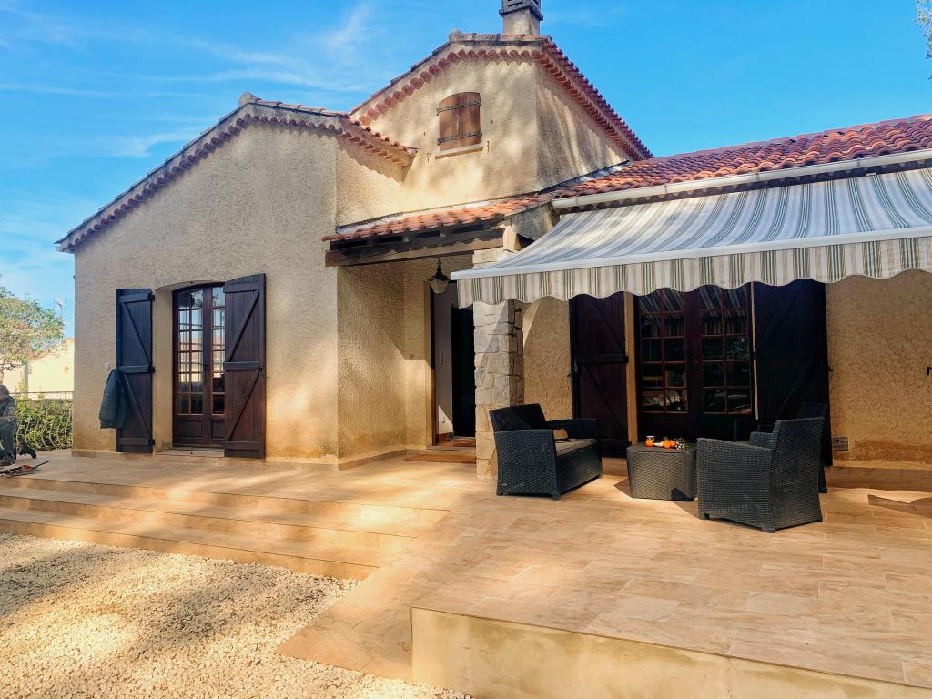 Villa familiale entièrement rénovée, sous les pins à 800m de la mer
