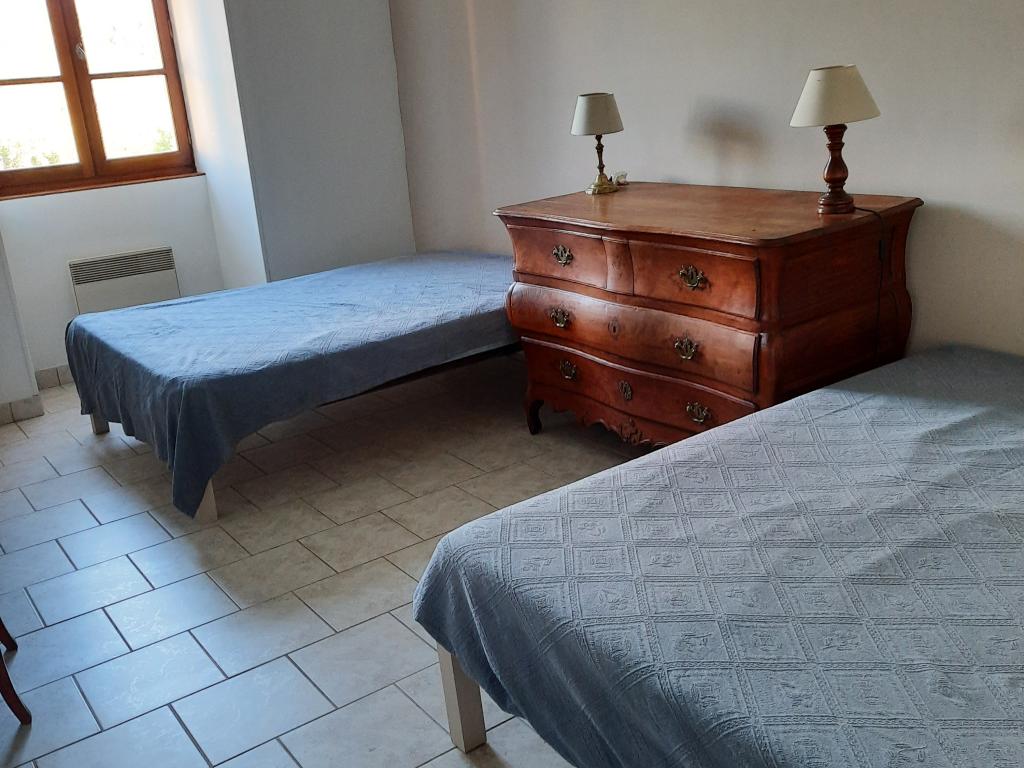 MAISON AVEC PISCINE 10 PERSONNES PROCHE DES EYZIES