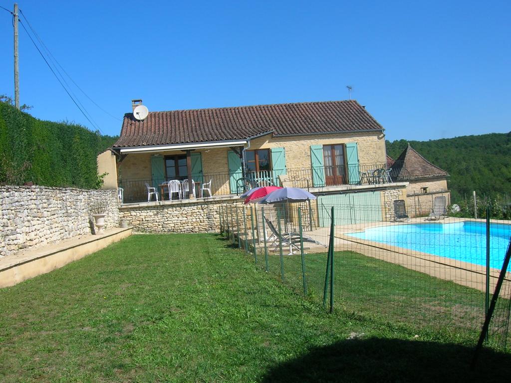 MAISON AVEC PISCINE 10 PERSONNES PROCHE DES EYZIES