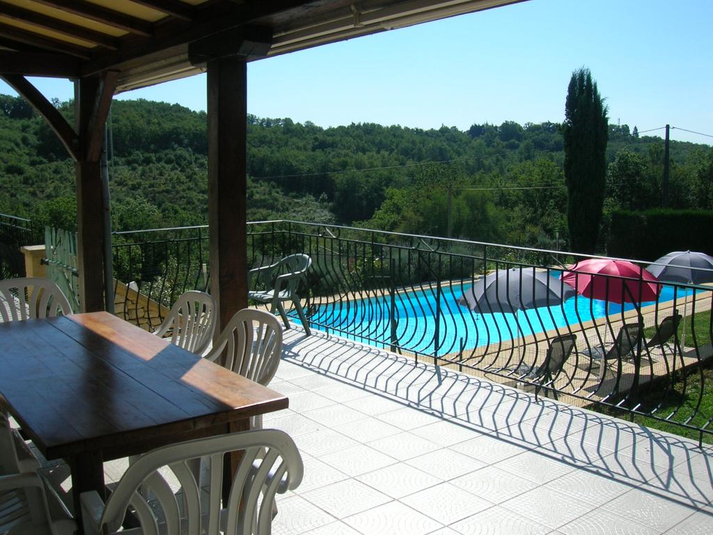 MAISON AVEC PISCINE 10 PERSONNES PROCHE DES EYZIES