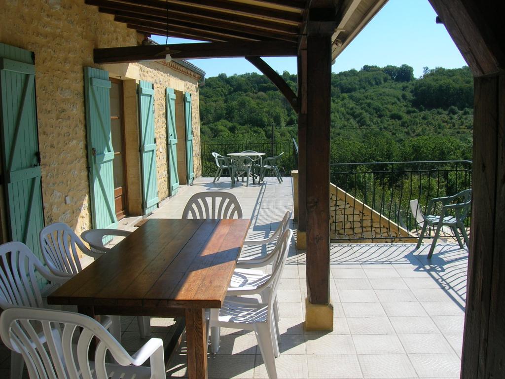 MAISON AVEC PISCINE 10 PERSONNES PROCHE DES EYZIES
