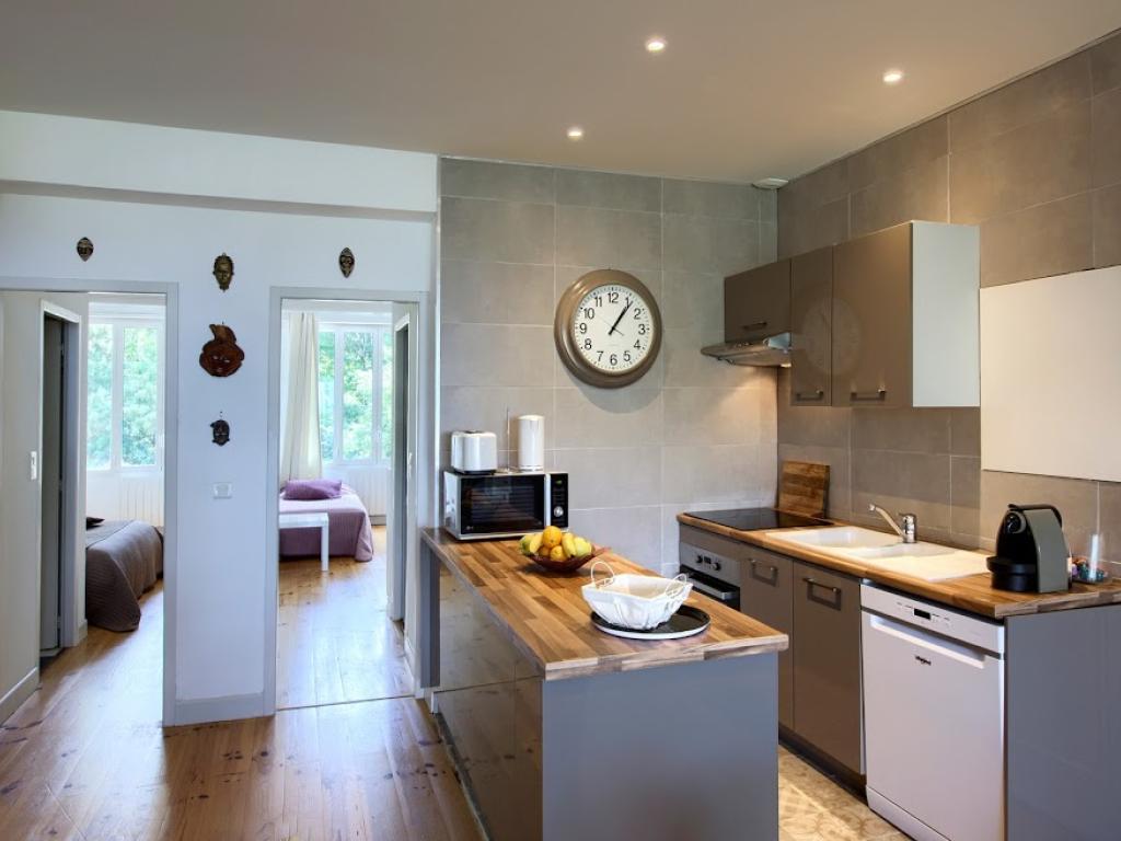 Appartement petite vue bassin 92M2, deux chambres, deux salles de bains, terrasse, 45m2 de pièce à vivre très bien équipé