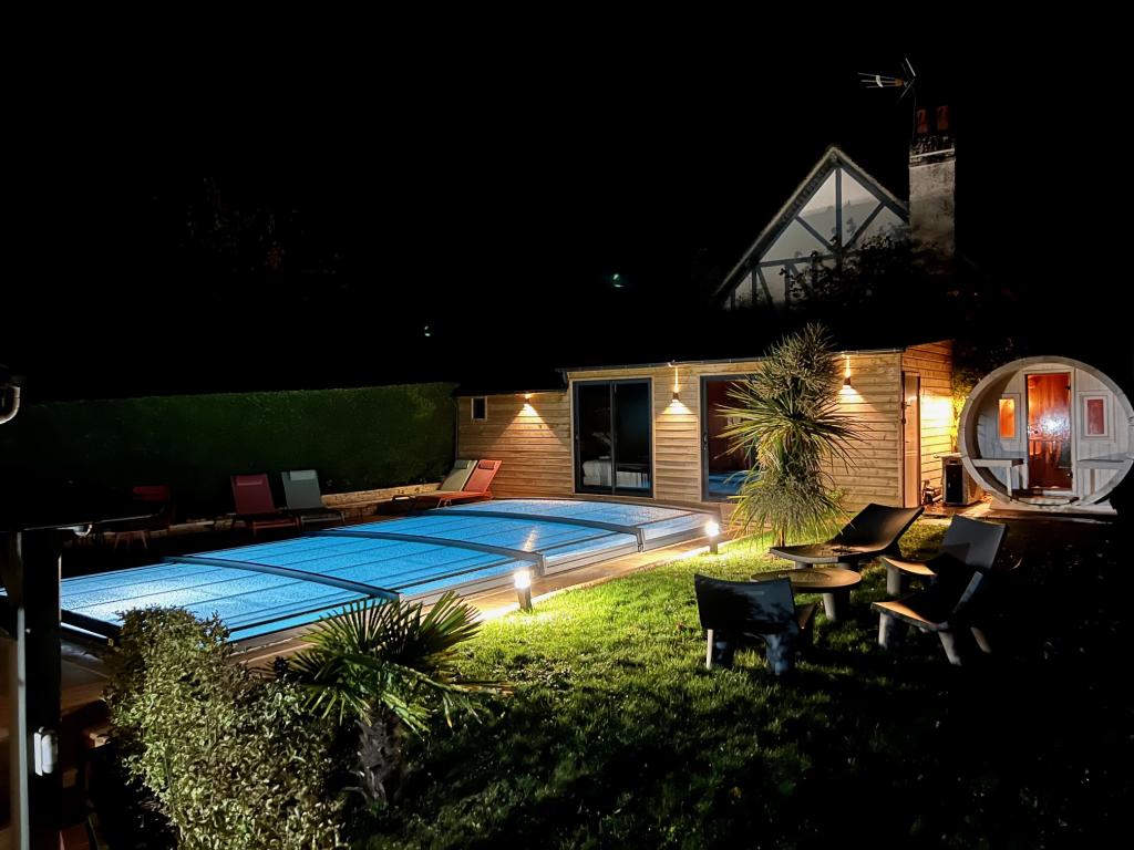 Superbe Villa Piscine chauffée toute l'année, Sauna, Fitness Vue mer. 200m plage