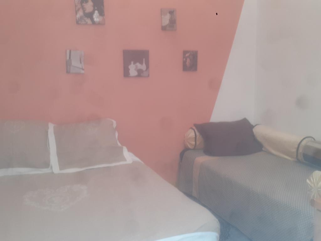 Chambre a la nuitée  ou pour longue durée.