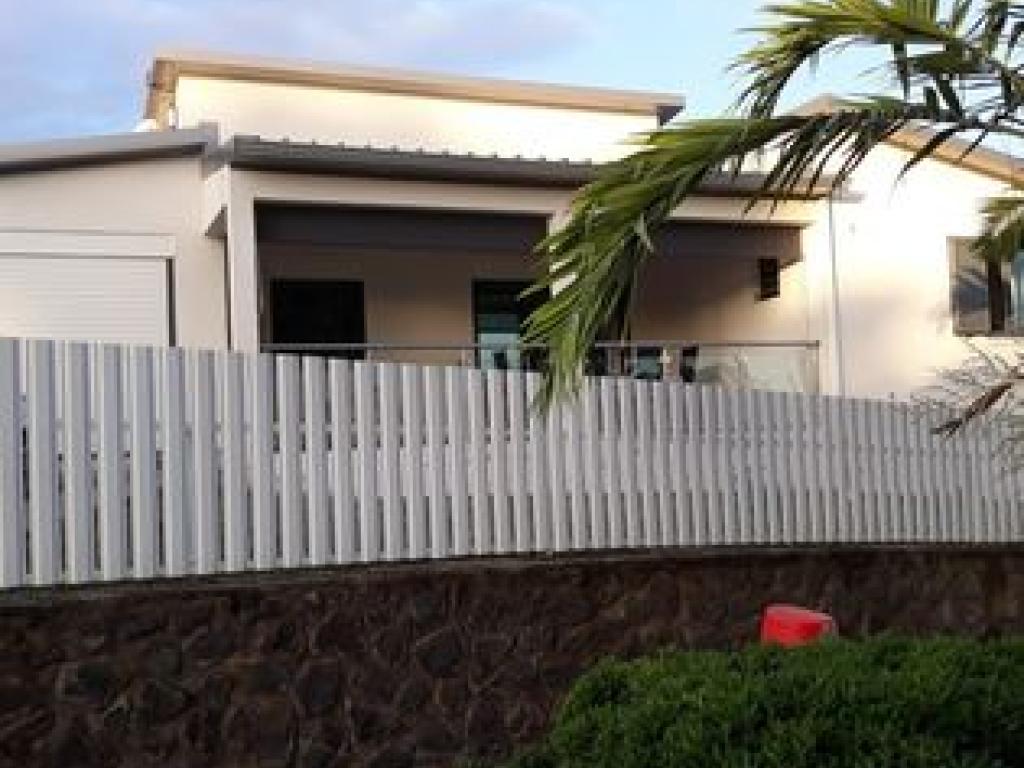 L'orchidée Chambre 3* 1 lit 2 pers chez l'habitant , piscine l'Étang -Salé