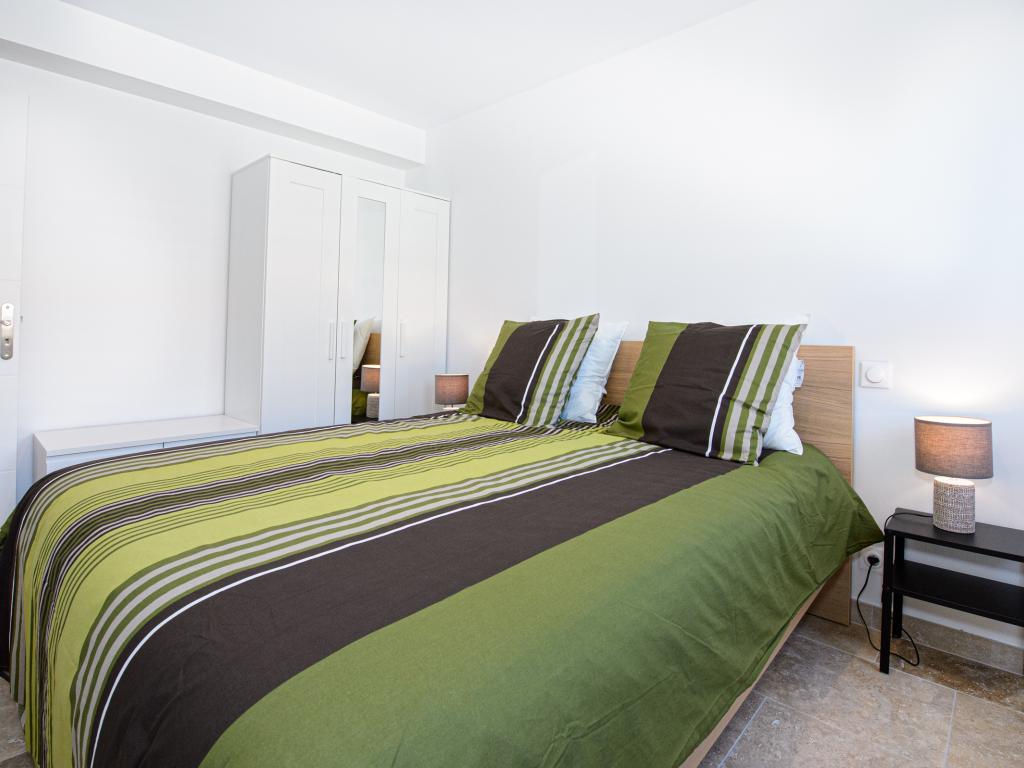 Appartement calme et climatisé avec terrasse & parking privé