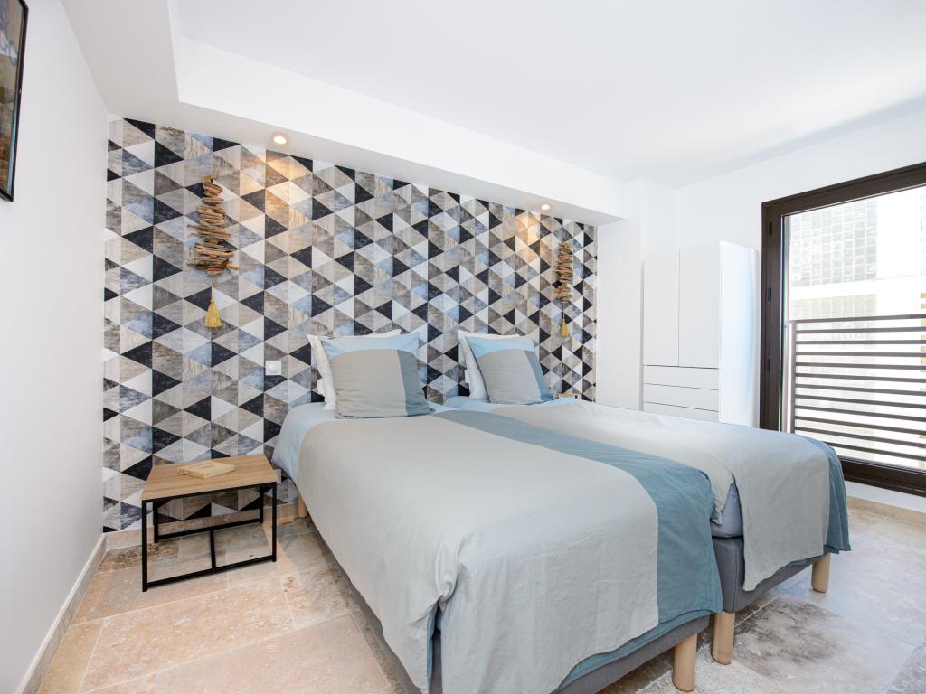 Appartement calme et climatisé avec terrasse & parking privé