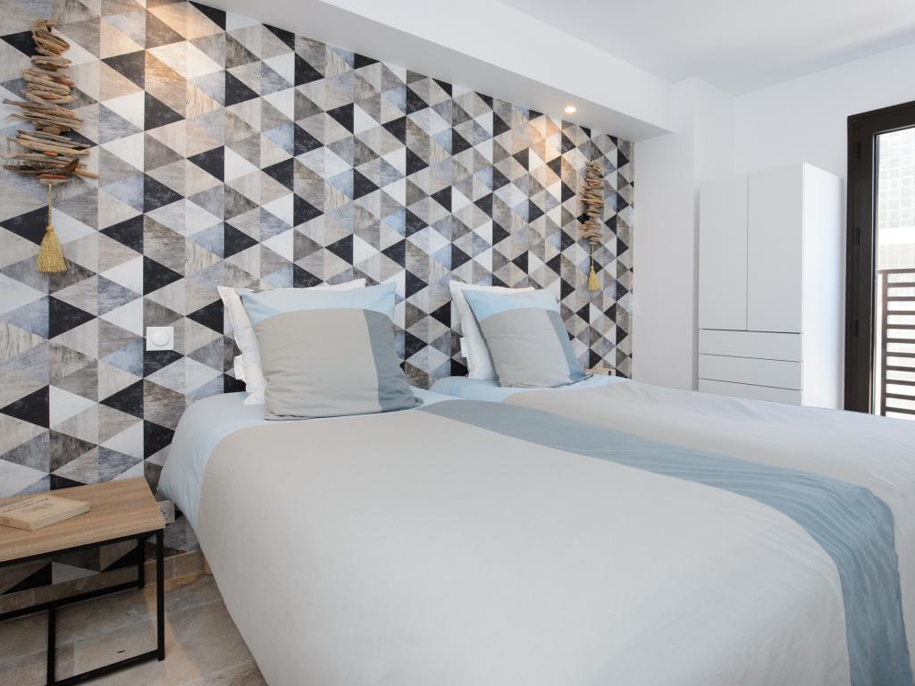 Appartement calme et climatisé avec terrasse & parking privé