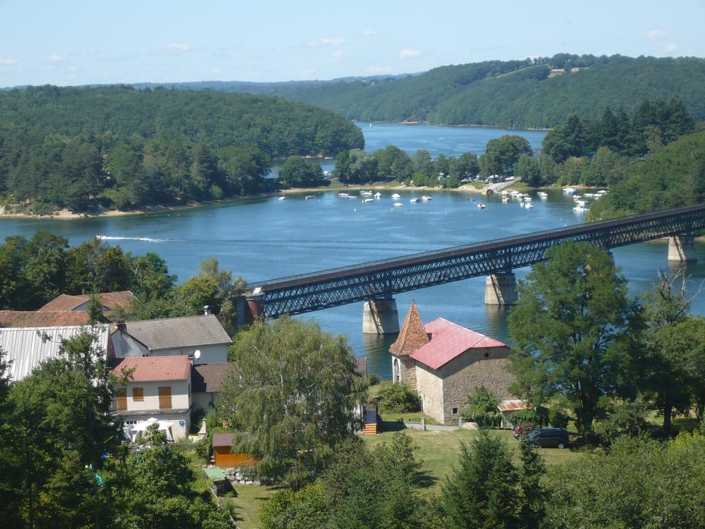 Authentique maison de ferme près d'un lac (gîte Lafontbasse)