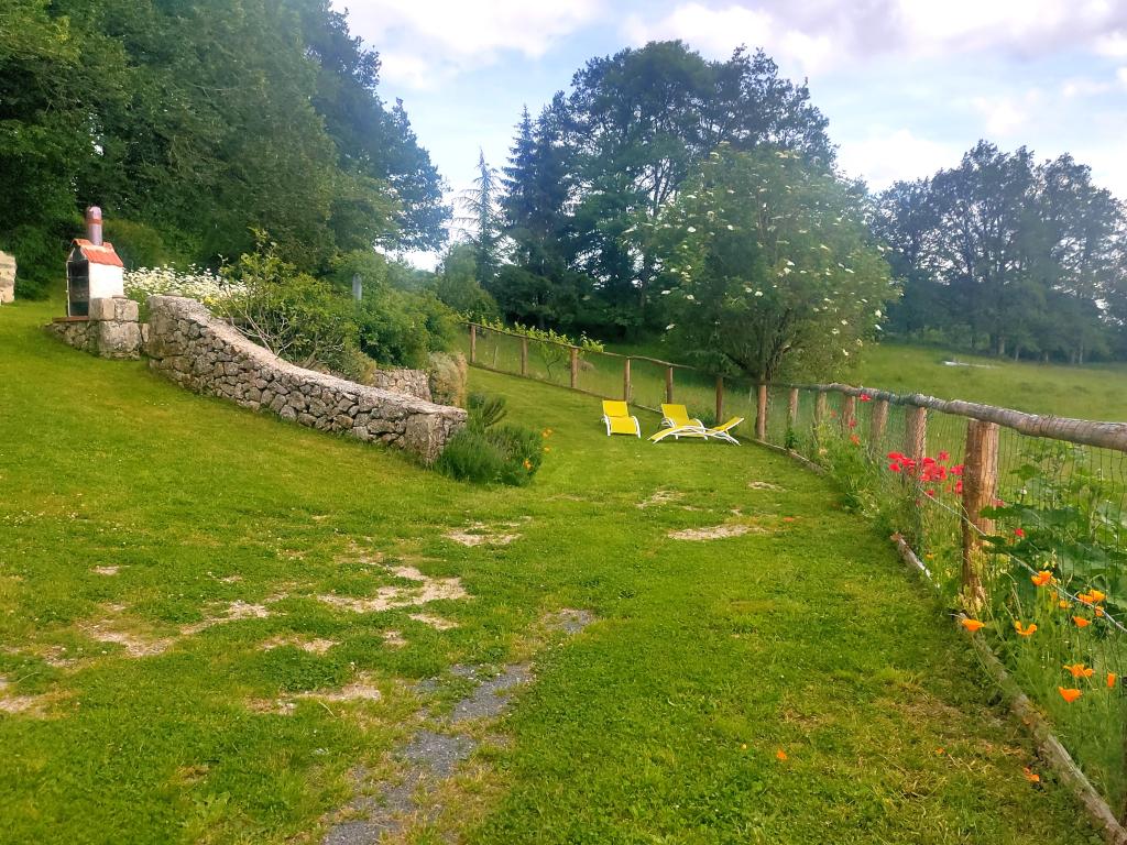 Authentique maison de ferme près d'un lac (gîte Lafontbasse)