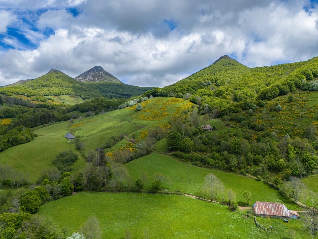 Authentique maison de ferme près d'un lac (gîte Lafontbasse)