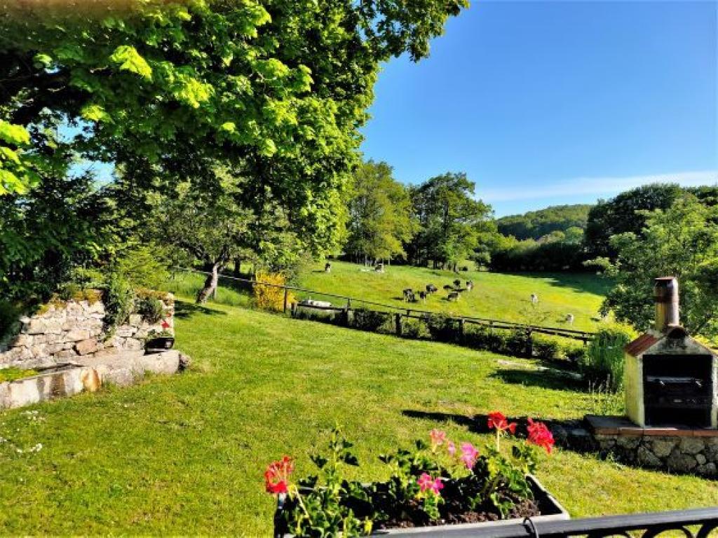 Authentique maison de ferme près d'un lac (gîte Lafontbasse)