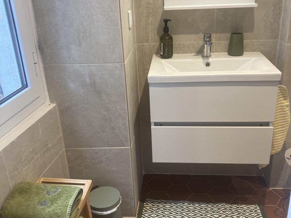 Duplex dans maison de village