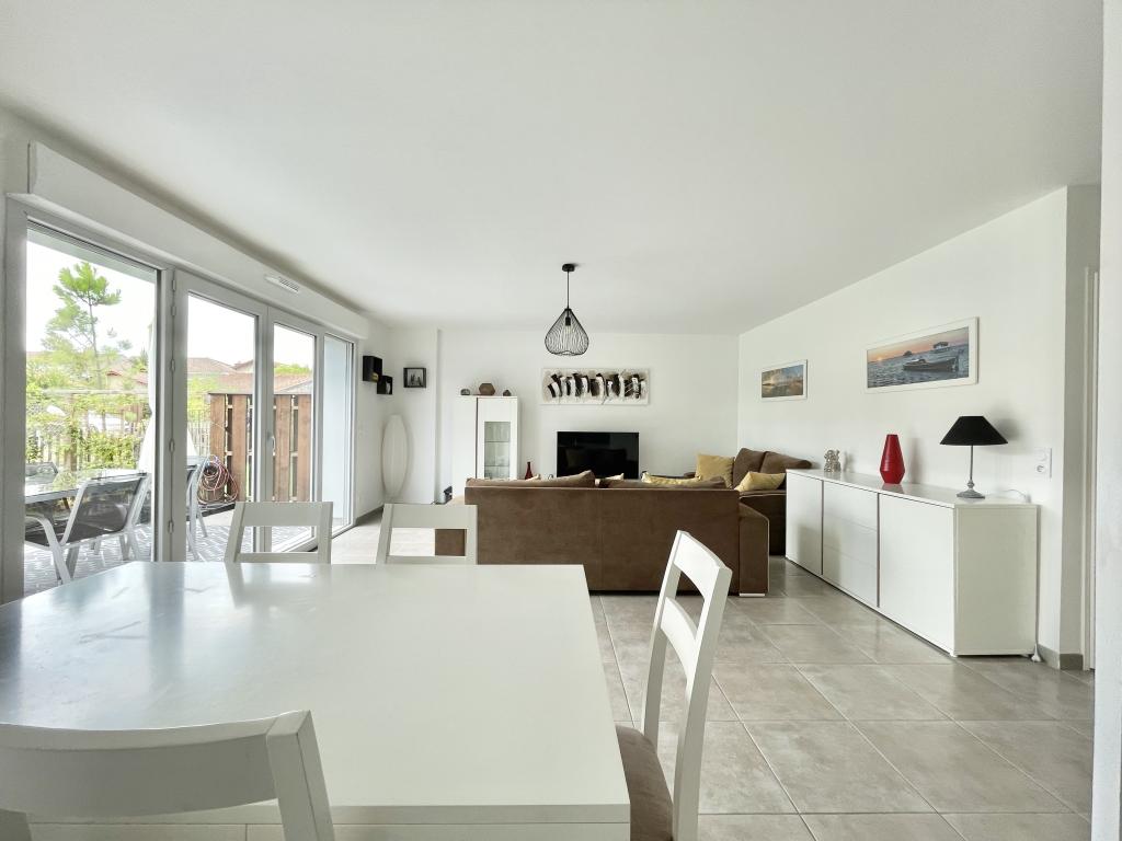 L'Hippocampe du Bassin - Logement *** en hyper centre de La Teste -97 m2 - 6 personnes - 3 chambres - 2 salles de bains.