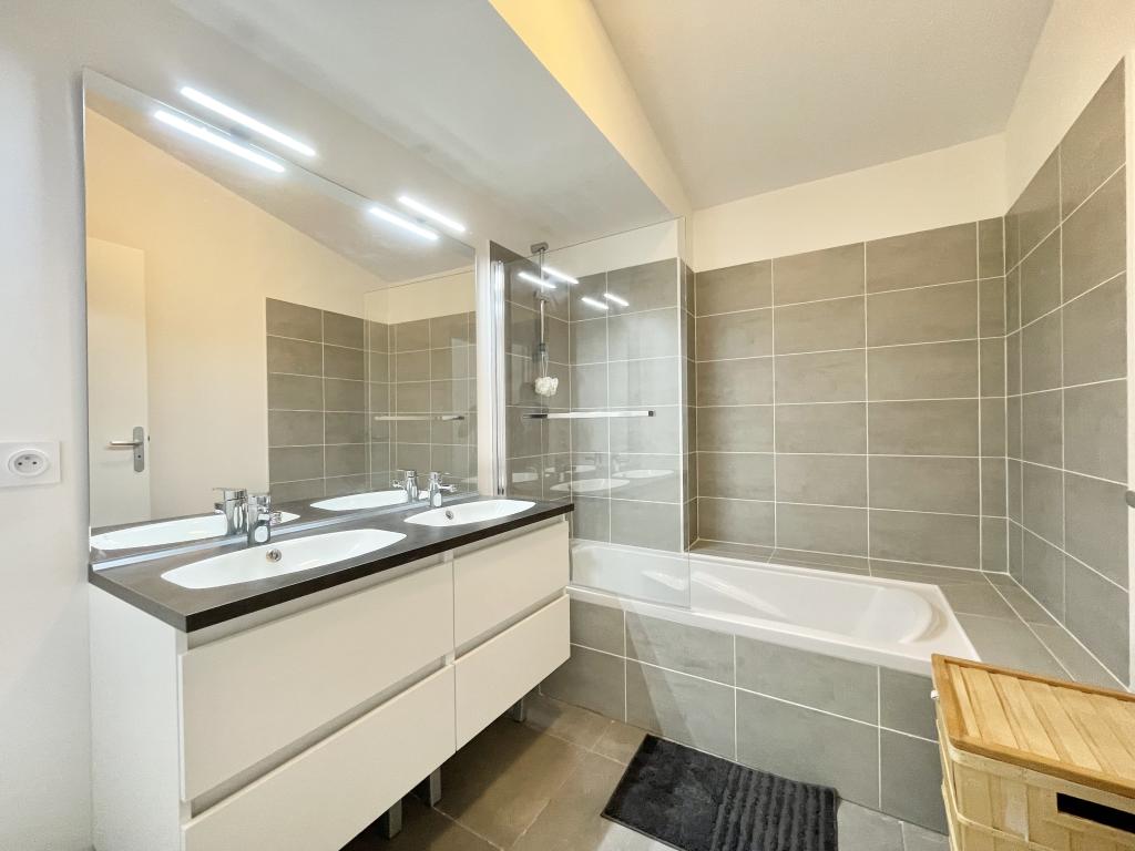 L'Hippocampe du Bassin - Logement *** en hyper centre de La Teste -97 m2 - 6 personnes - 3 chambres - 2 salles de bains.