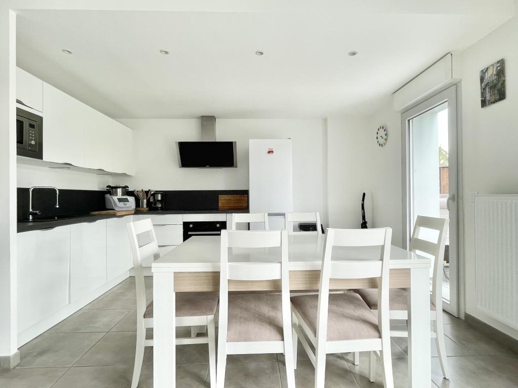 L'Hippocampe du Bassin - Logement *** en hyper centre de La Teste -97 m2 - 6 personnes - 3 chambres - 2 salles de bains.