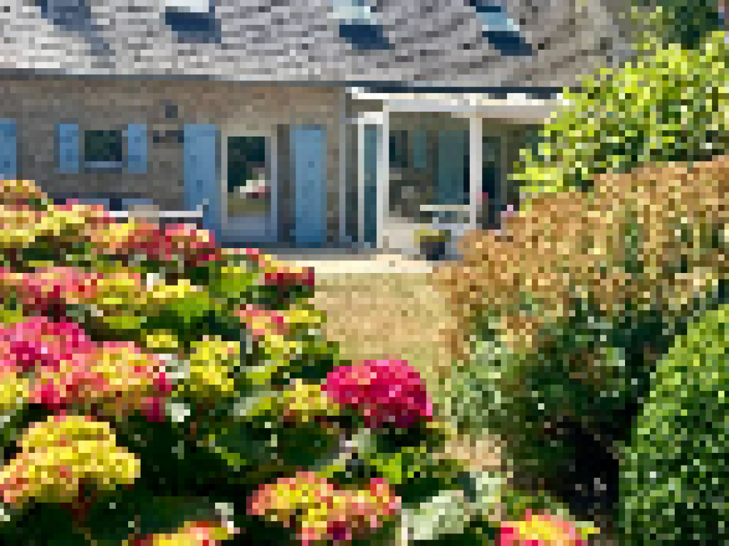 " Le Cottage aux volets bleus" est une longère pleine de charme et de grand confort. Elle est nichée dans un jardin clos, proche de la mer et des sentiers de randonnées (GR 34)