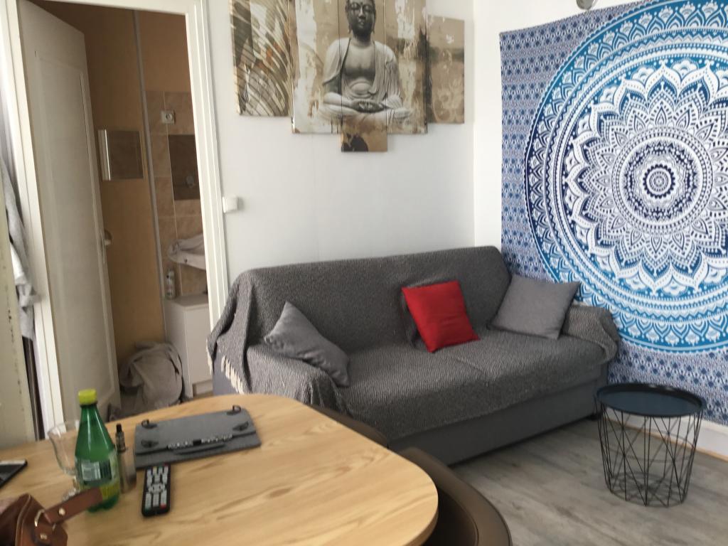 Appartement Studio 23m2 très lumineux situé à 80 m de la plage 300 m des commerces appart très lumineux petits animaux acceptés non fumeur