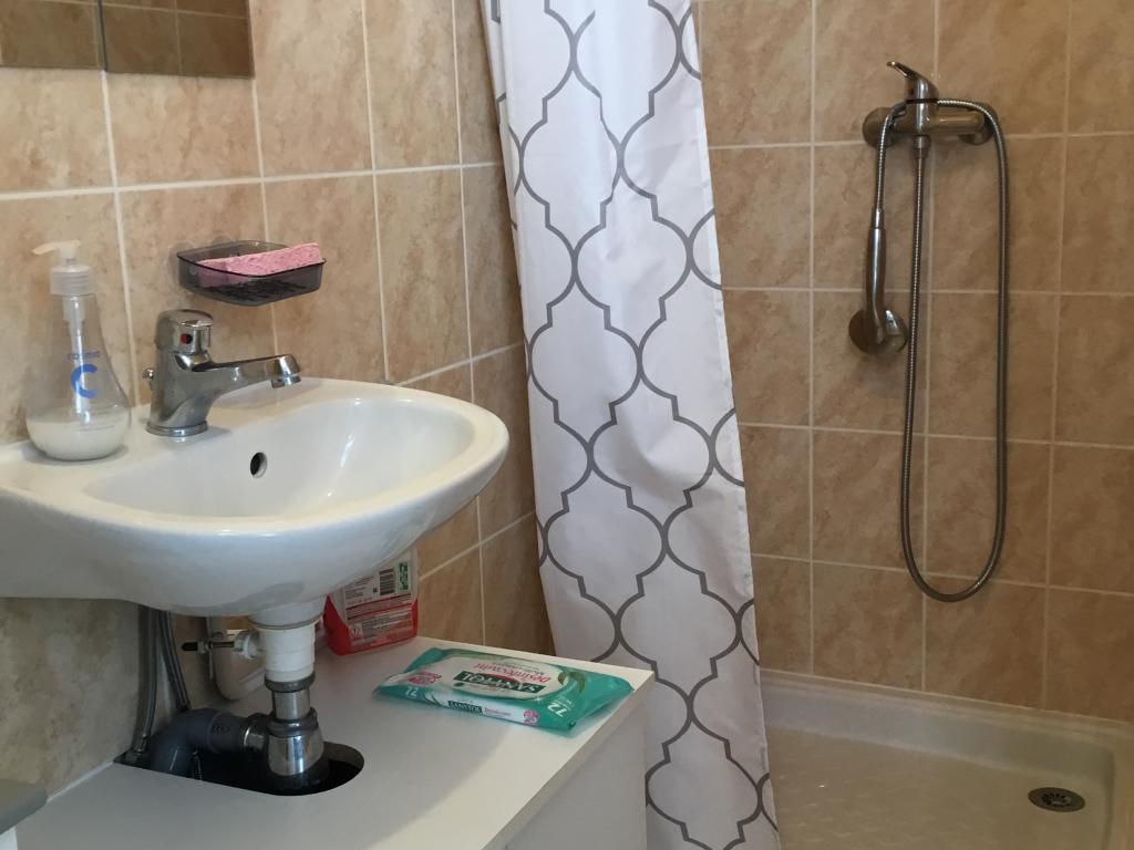 Appartement Studio 23m2 très lumineux situé à 80 m de la plage 300 m des commerces appart très lumineux petits animaux acceptés non fumeur