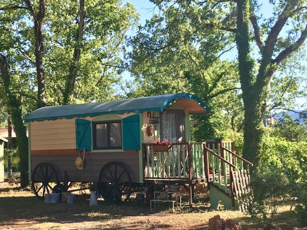 Roulotte Tzigane de Charme "La Brindille" 2 personnes