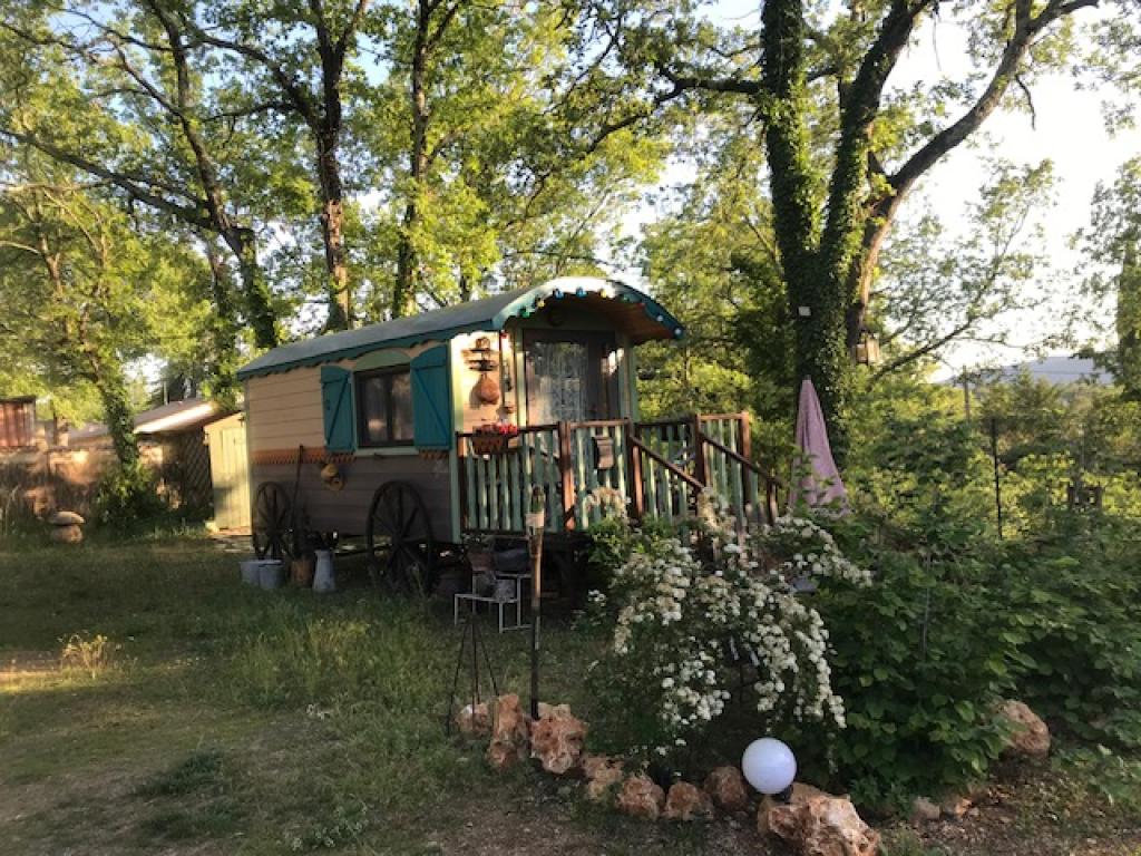 Roulotte Tzigane de Charme "La Brindille" 2 personnes
