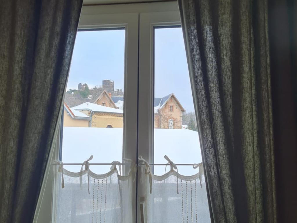 Spacieuse maison de village pour 5 personnes avec charmant patio fleuri en Toscane Auvergnate